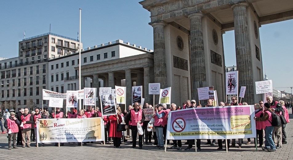 Der Verein für Direktversicherungsgeschädigte während einer Demonstration.