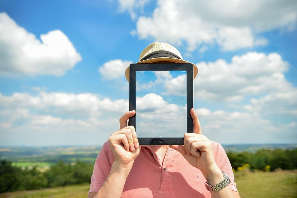 Ein Mann ohne Gesicht - den Kopf in den Wolken - das passive Vereinsmitglied?