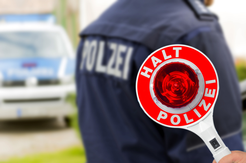 Polizeikelle Halt Polizei
