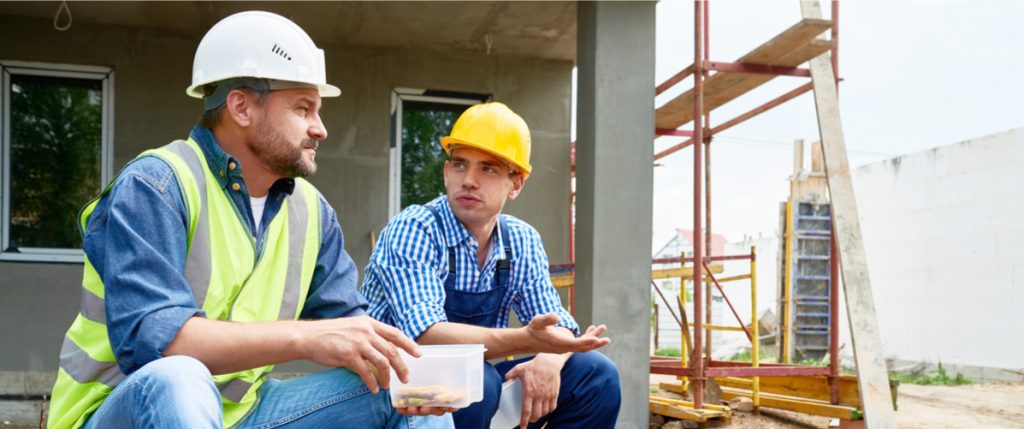 Verwandte als Helfer beim Hausbau