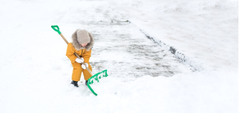 Winterdienst absetzen Schnee Kind