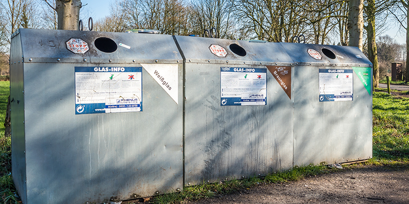 Glasmüllcontainer bleiben stehen