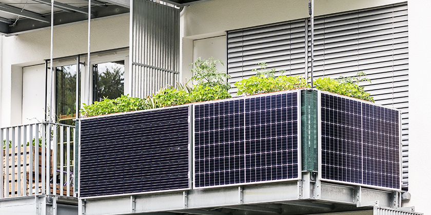 Solaranlage auf dem Balkon der Mietwohnung